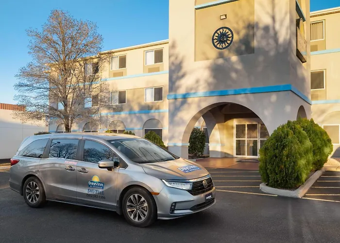 Days Inn & Suites By Wyndham Airport Albuquerque