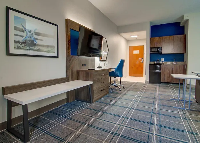 Comfort Suites Newport News Airport