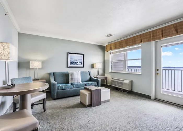 Cherry Tree Inn & Suites