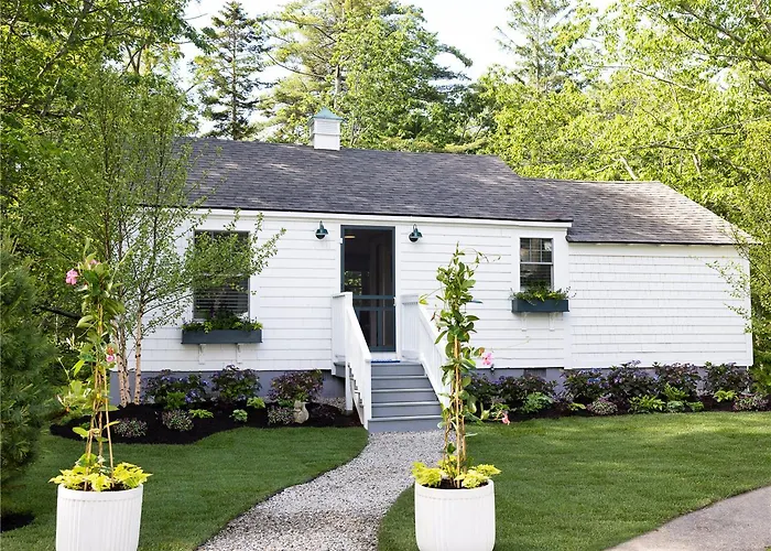 Lodge On The Cove