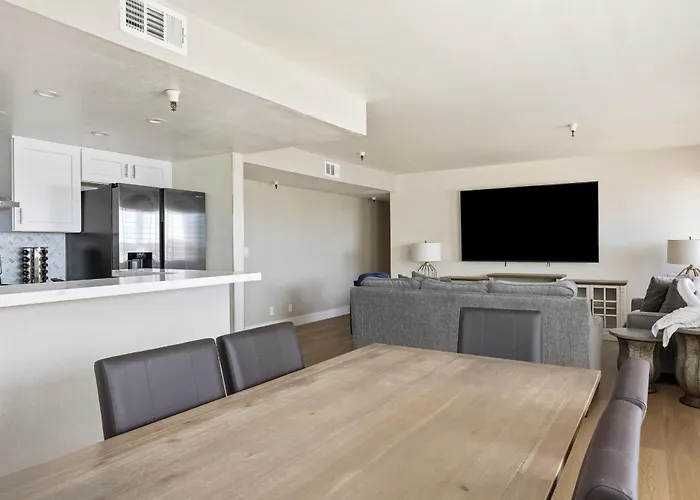 456 Embarcadero Inn&Suites