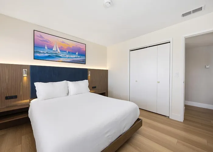 456 Embarcadero Inn & Suites