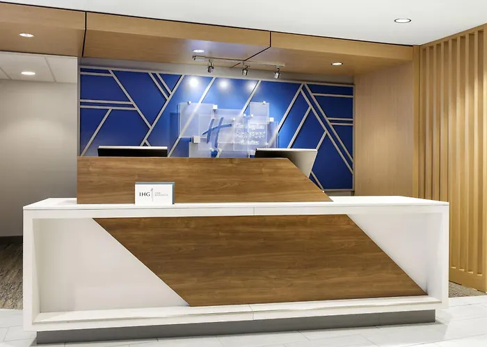 Holiday Inn Express & Suites Terre Haute By Ihg