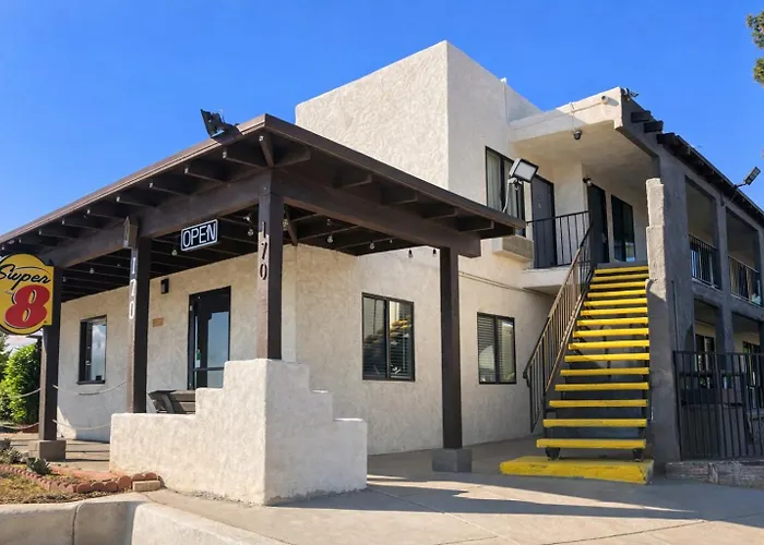 Super 8 By Wyndham Barstow