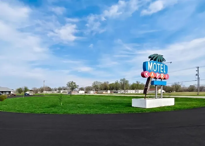 Capri Motel By Oyo Elwood, Wathena