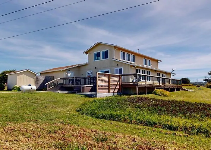 Dog Friendly Oceanfront Home With Hot Tub & Views