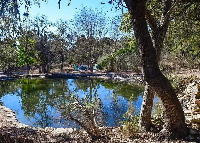 Serene Hill Country Wildlife Sanctuary W/ Porch