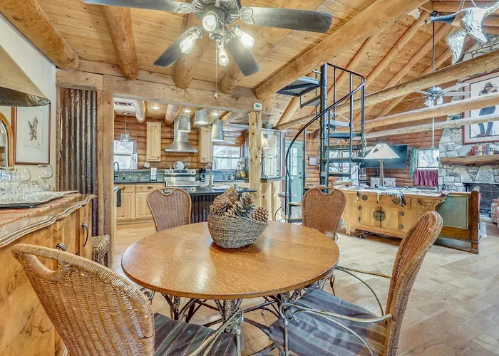 Hot Tub & Yard! 'Inn The Woods' Wimberley Cabin