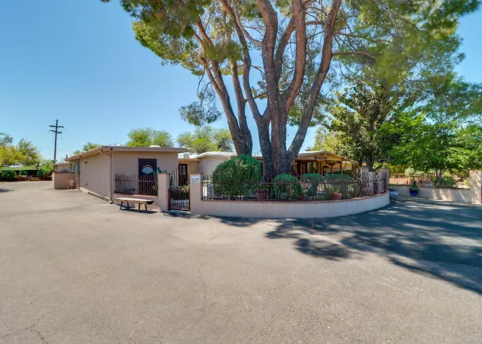 Hike, Shop & Relax: Tucson Home W/ Swim Spa Access