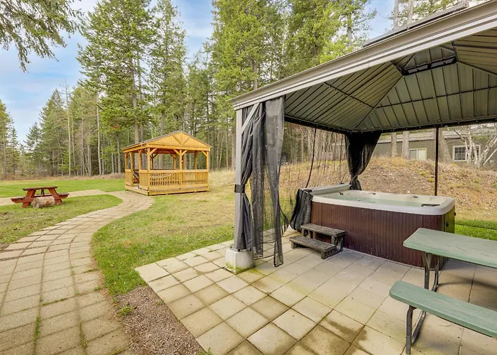 Columbia Falls Private Retreat: Pool Table & Deck!