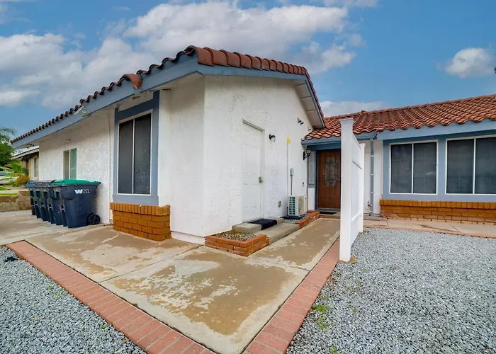 Nurse-Ready Rental 10 Mi To Dtwn Riverside!