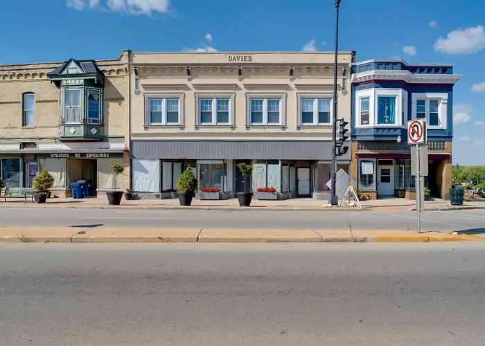 Walkable Racine Retreat! 1 Mi To Lake Michigan