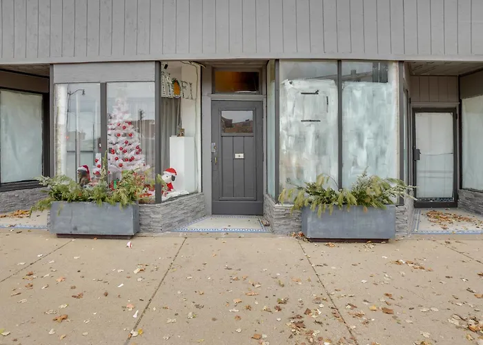 1 Mi To Lake Michigan! Urban Racine Apartment