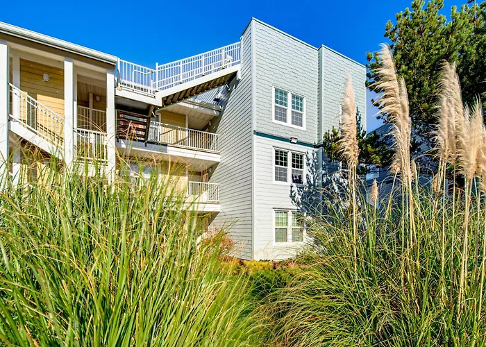 Beach Access & Community Perks! Westport Hideaway