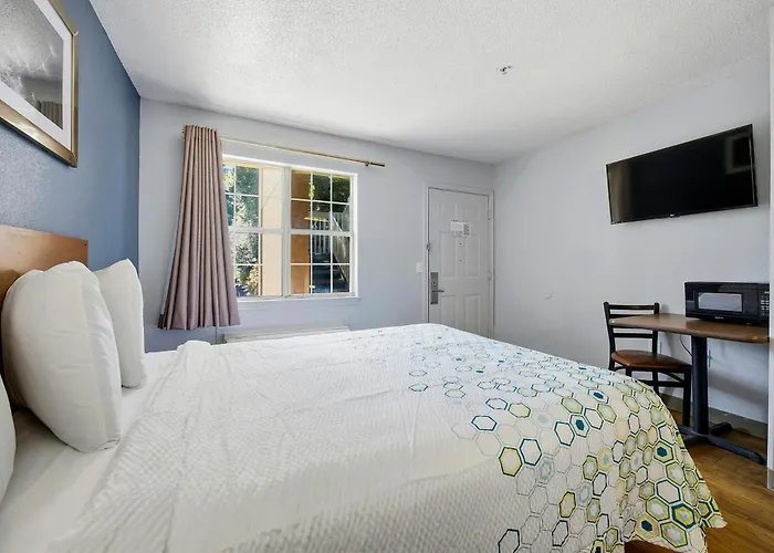 Hometowne Studios By Red Roof Atlanta - Peachtree Corners