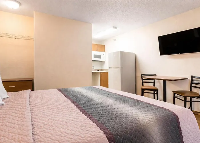 Hometowne Studios By Red Roof Houston - West Oaks - Energy Corridor