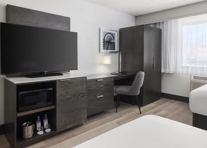 Doubletree By Hilton Racine Harbourwalk