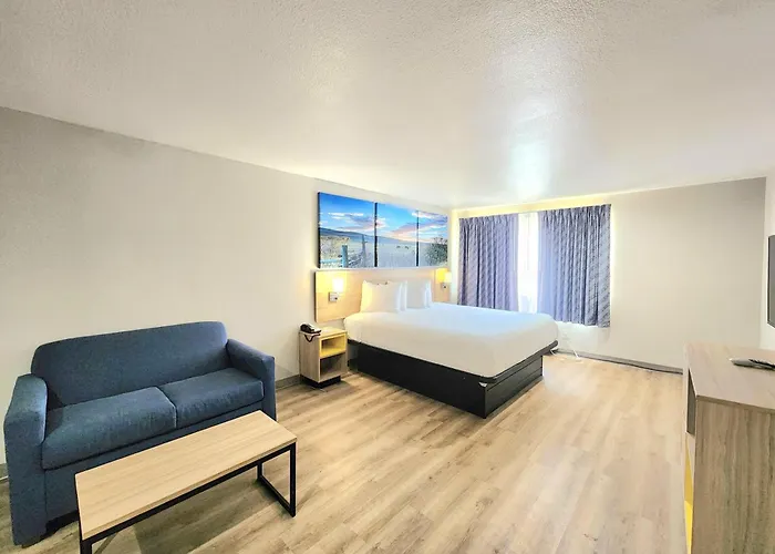 Days Inn & Suites By Wyndham Corpus Christi Central