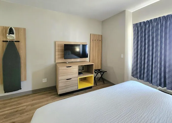 Days Inn & Suites By Wyndham Corpus Christi Central