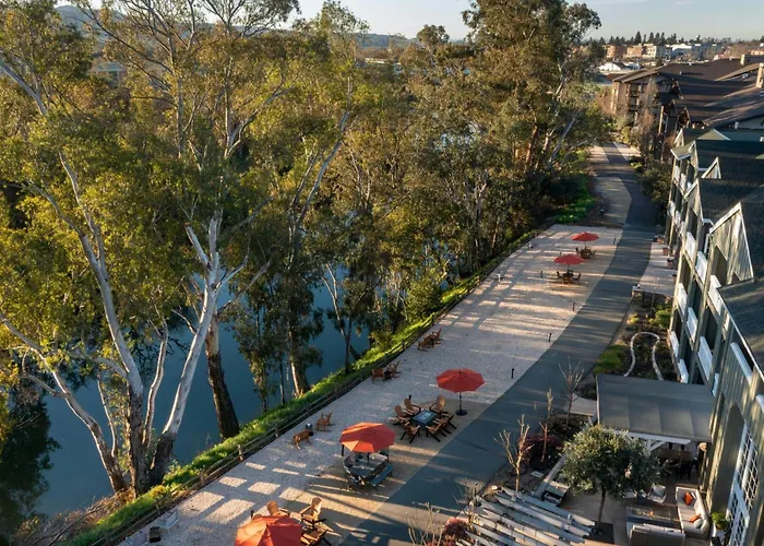 River Terrace Inn