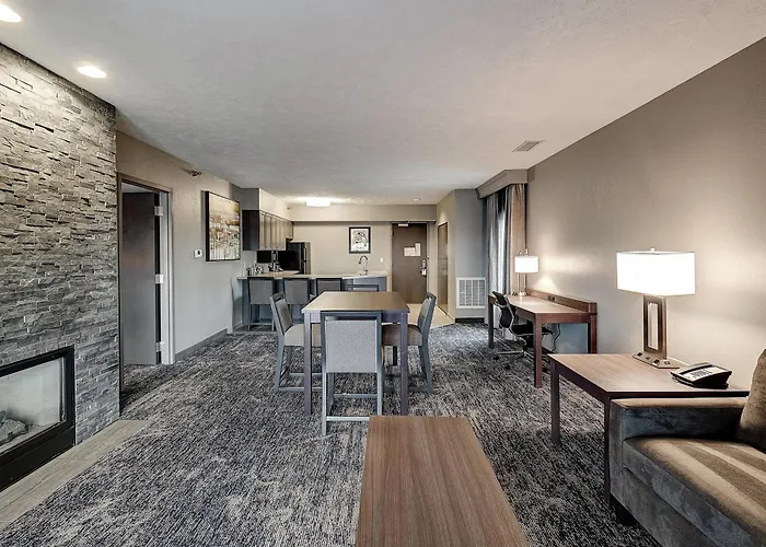 Doubletree By Hilton Bloomington