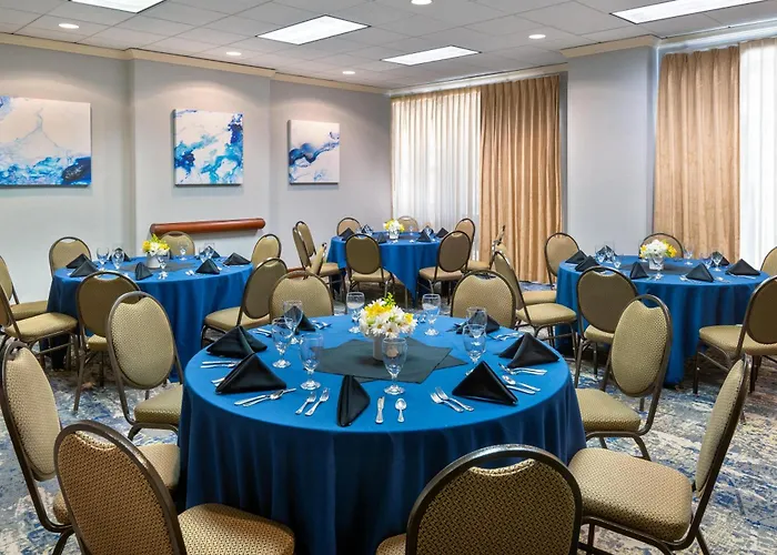 Hampton Inn & Suites Country Club Plaza