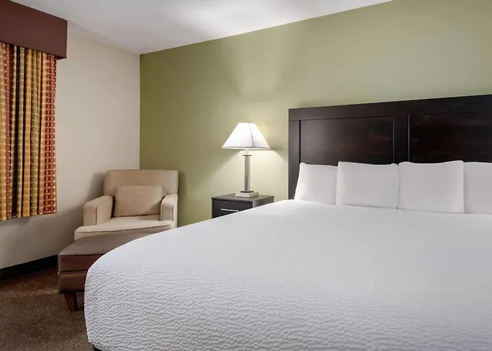 Baymont By Wyndham Rockford