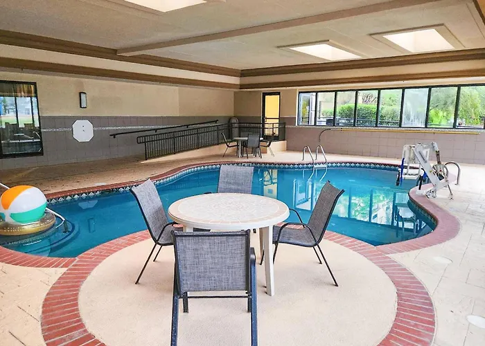 Country Inn & Suites By Radisson, Tyler University Area