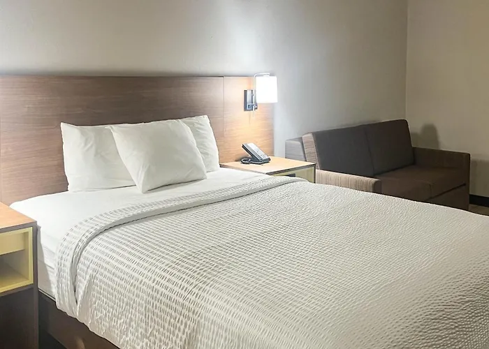 Studio 6 Suites Fremont, Oh