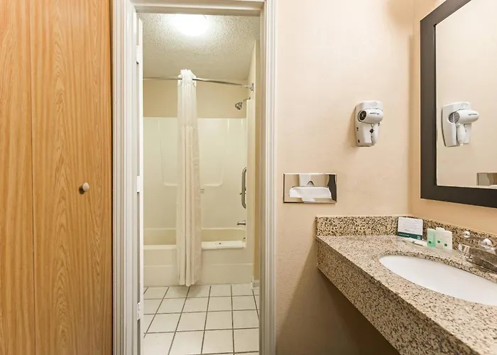 Quality Inn & Suites Portage Central
