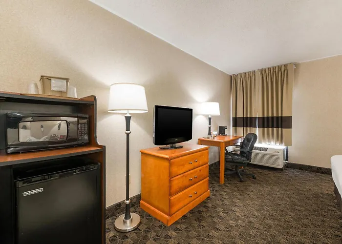 Quality Inn & Suites Portage Central