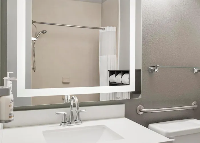 Garner Hotel Liberal North By Ihg