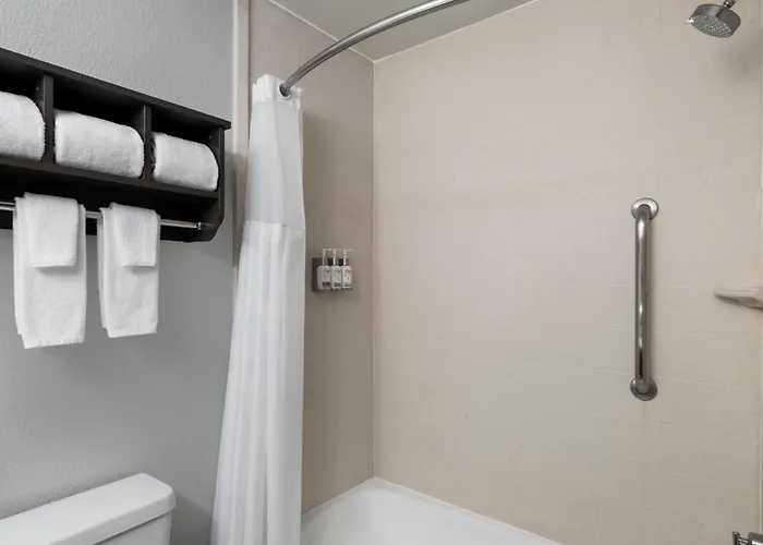 Garner Hotel Liberal North By Ihg