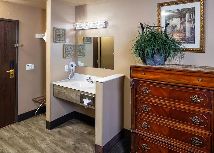 Hotel J Green Bay