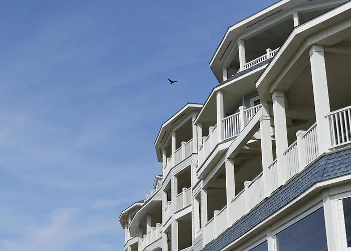 Madison Beach Hotel, Curio Collection By Hilton