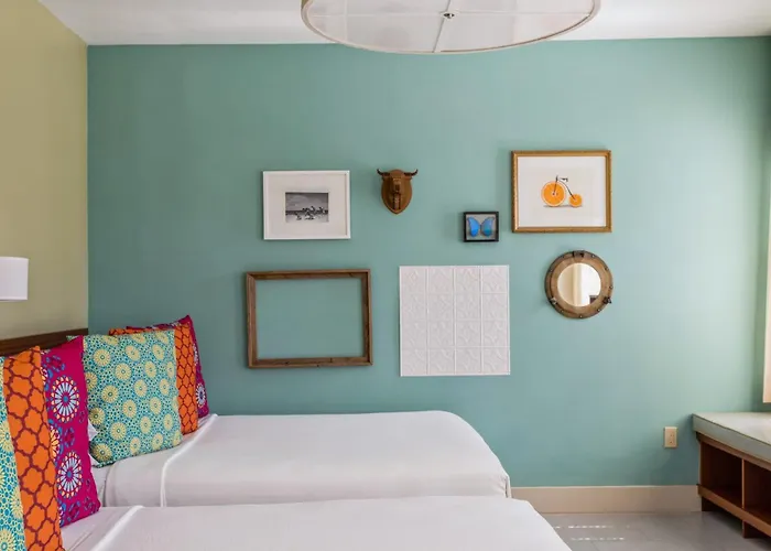 Kasa El Paseo Miami Beach