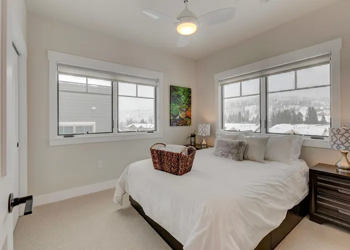 Luxury Loft with Hot Tub and Activity Perks