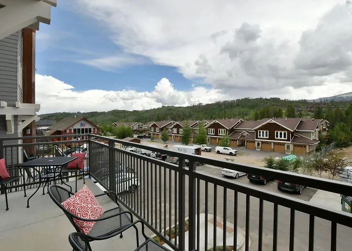 Luxury Loft with Hot Tub and Activity Perks