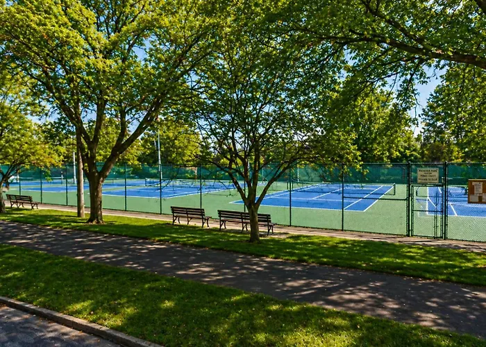 Spacious Frontier Park Apartment