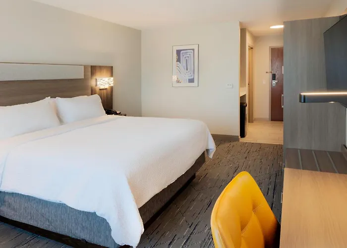 Holiday Inn Express Hotel & Suites Fort Atkinson By Ihg