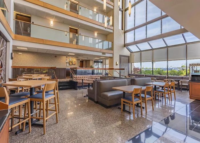 Drury Inn & Suites St. Louis Airport