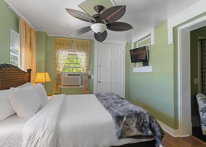 Casablanca Inn On The Bay- Exclusively For Guests 21 & Over