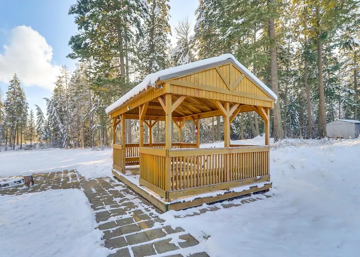 Columbia Falls Private Retreat: Pool Table & Deck!