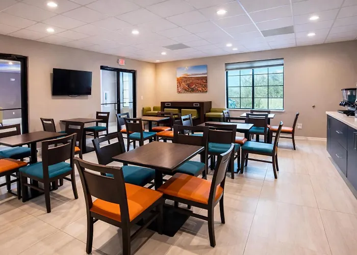 Days Inn & Suites By Wyndham Tomball Houston Nw