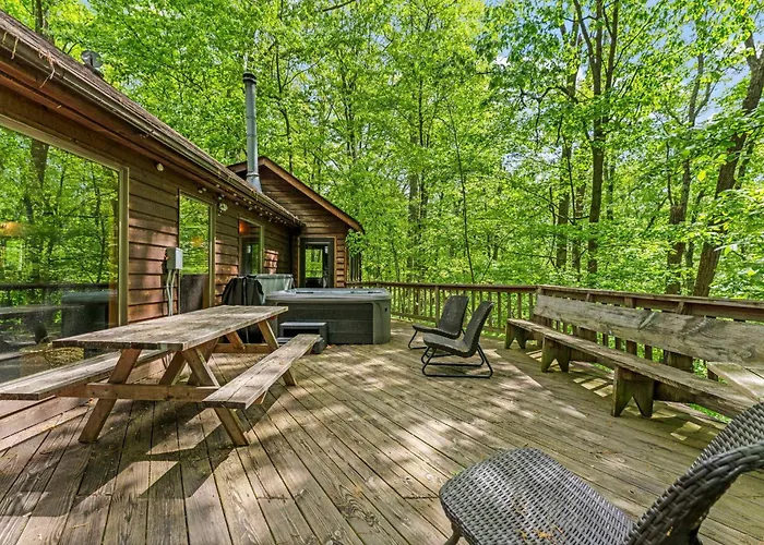 Huge Cabin W Hot Tub, Deck, Grill, Fire Pit, Wifi
