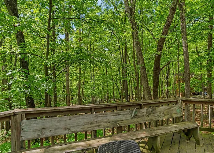 Huge Cabin W Hot Tub, Deck, Grill, Fire Pit, Wifi