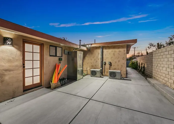 The Good House- Hot Spring Hideaway