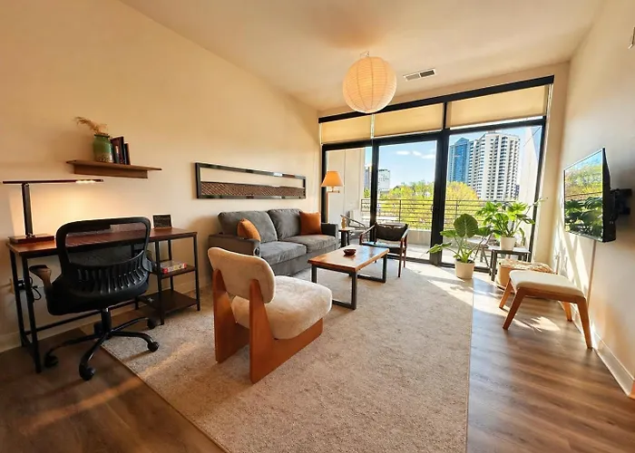 East Side Luxury 1Br Apt - Near Brady St With Balcony And Lounge - Sleeps 4