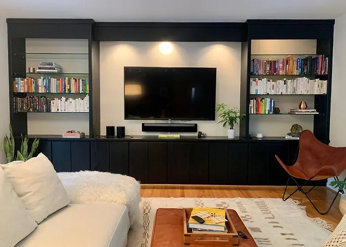 Mid-Century Gem Creekside King Beds Near Unc