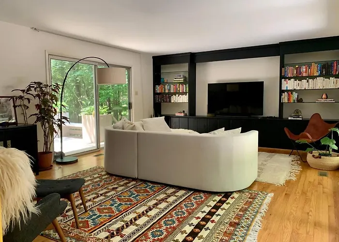 Mid-Century Gem Creekside King Beds Near Unc